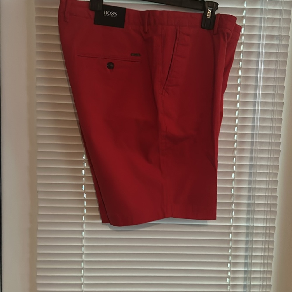 Hugo Boss Red Slice 10" Flat Front Regular Rise Belt Loops Shorts - 38R